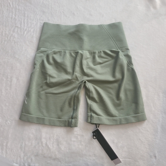 Oner active NWT sage green short - Picture 5 of 9